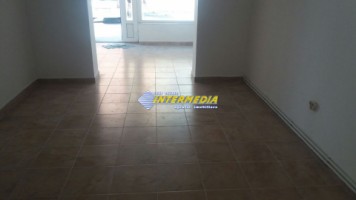 spatiu-comercial-finisat-de-vanzare-in-cetate-3